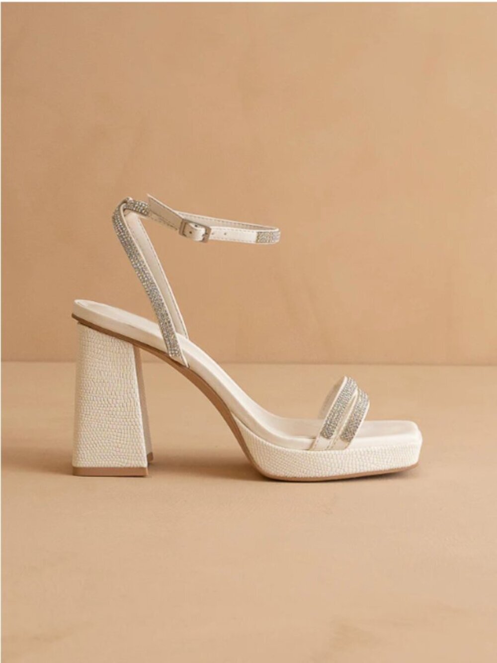 Oasis Society The Suva White Strappy Rhinestone Block Heel Comfort Sandals 8.5